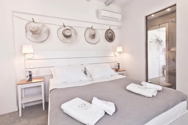 Honeymoon Suite